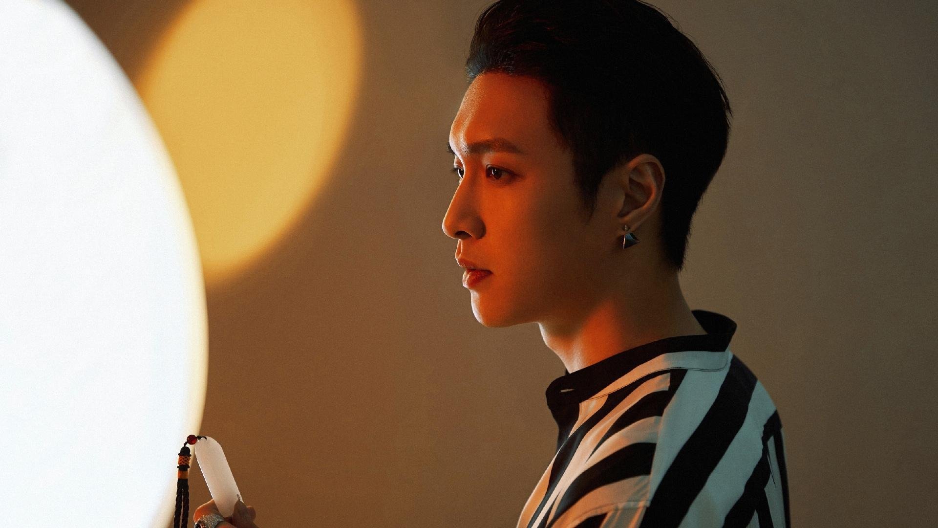 “球场大咖秀：明星球员的非凡绝技”，球星打比赛