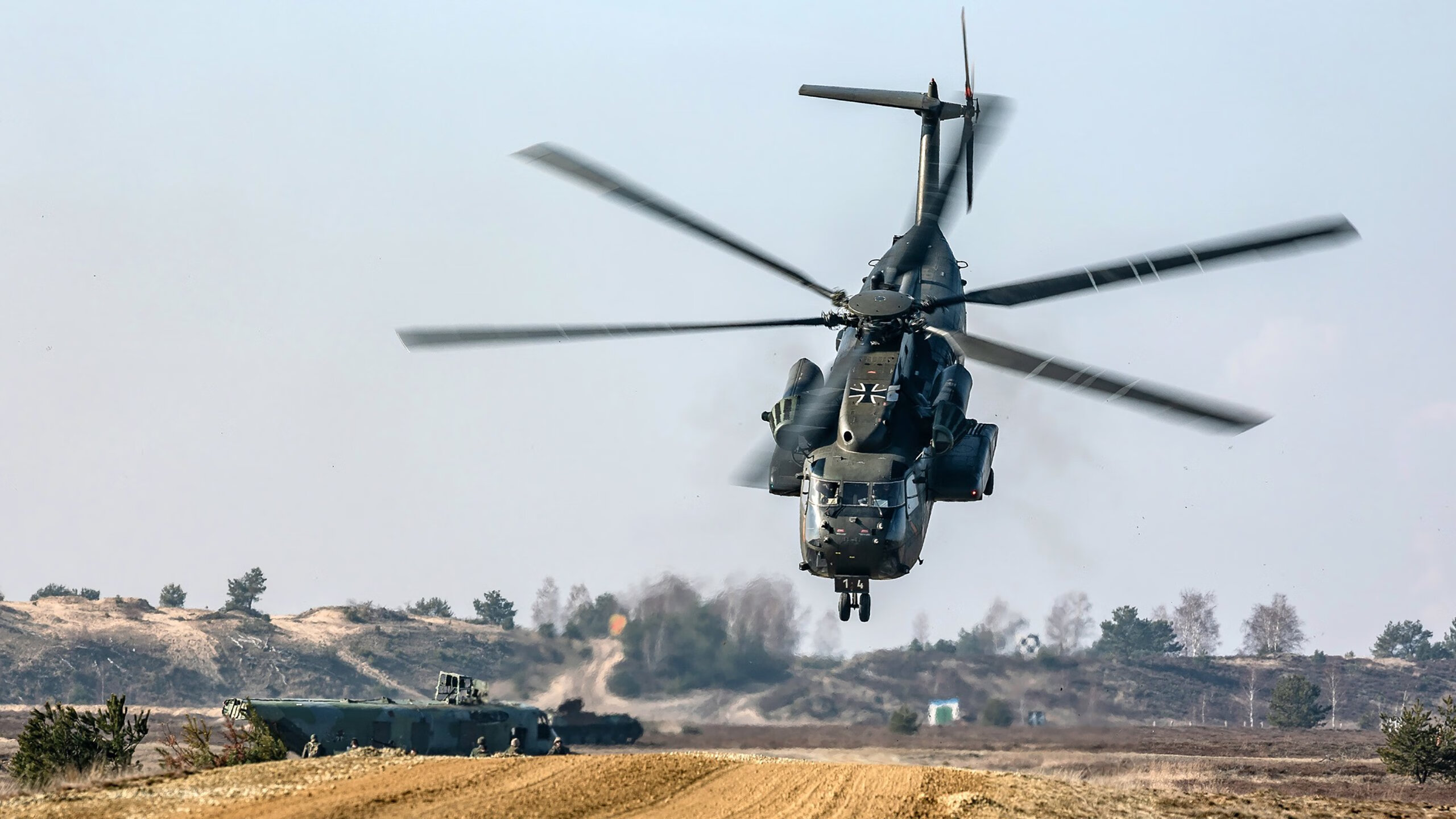 九游网页版入口-曼联后卫突破助攻展现多面技术能力，曼联队后卫